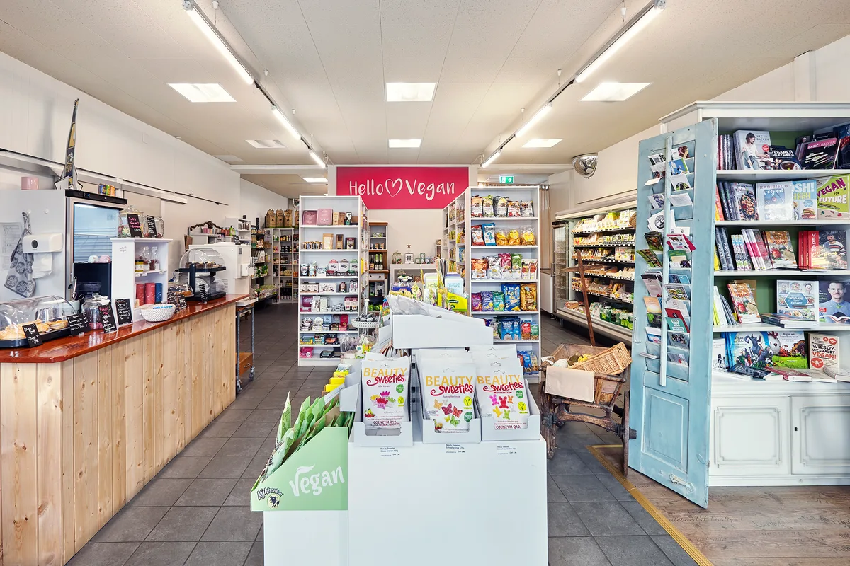 «Gleiche Ware in gleicher Qualität kostet bei uns in der Regel nicht mehr», sagt Hello Vegan Inhaberin Mirjam de Boni. Impressionen zum Regio-Beitrag Lädelisterben